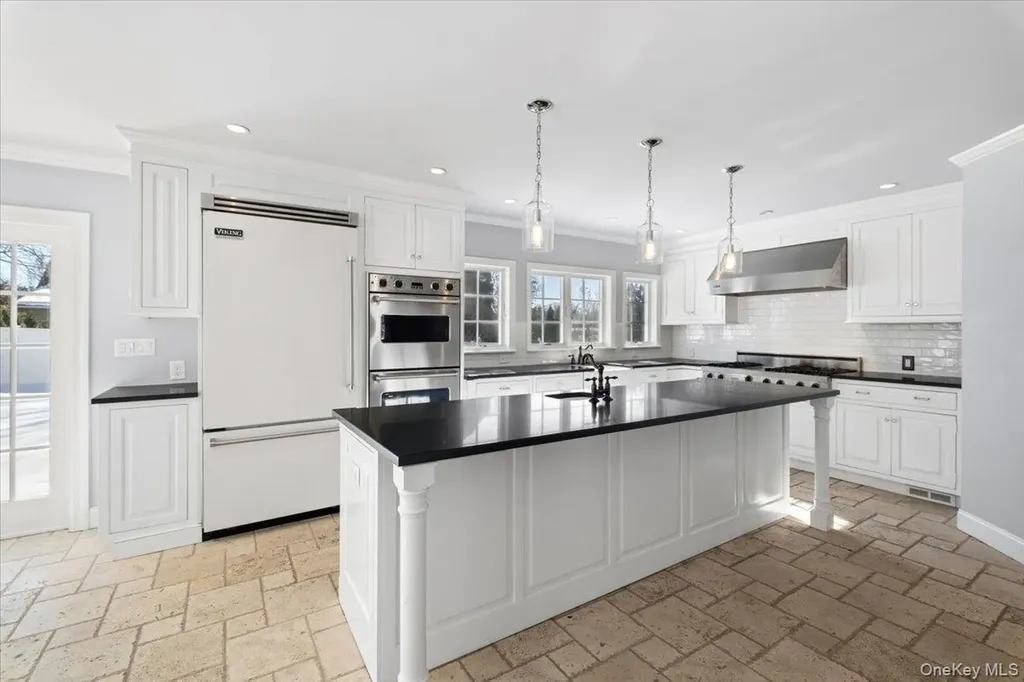 66 Middle Road Eastchester NY 10709