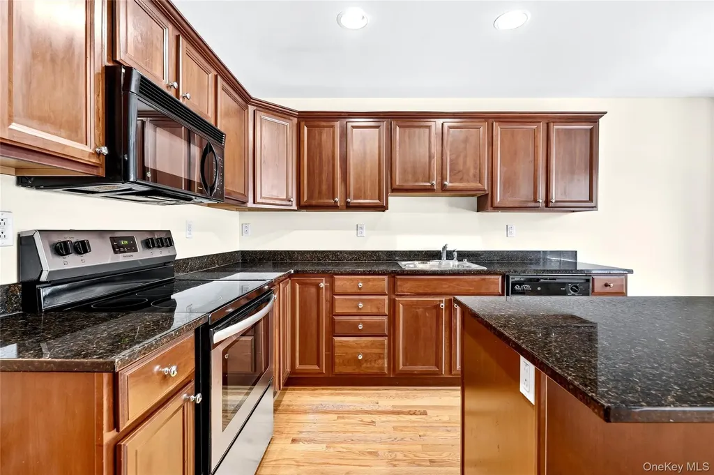 17 Harbor Pointe Drive Haverstraw NY 10927