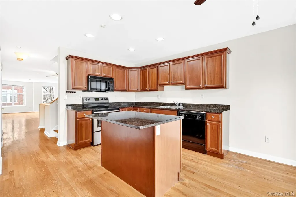 17 Harbor Pointe Drive Haverstraw NY 10927