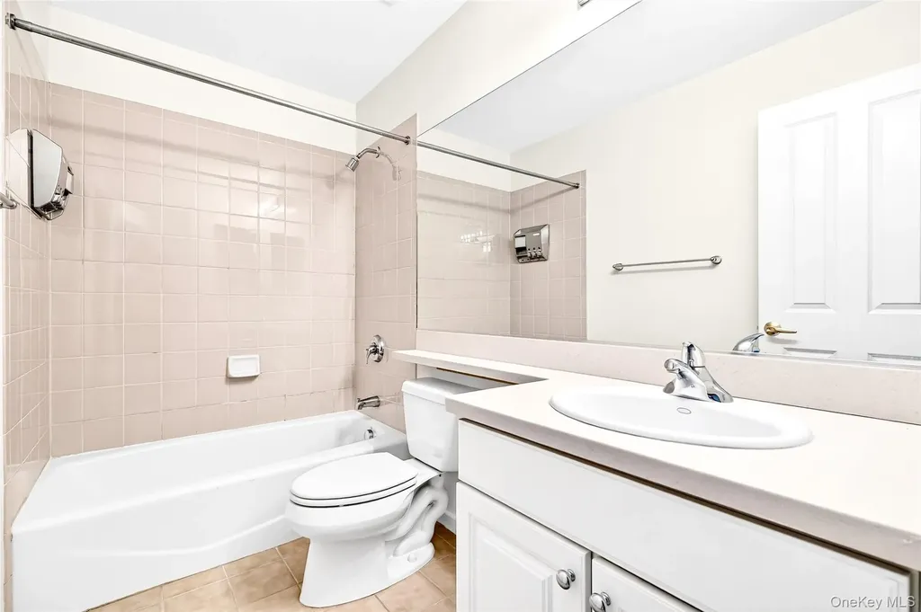 17 Harbor Pointe Drive Haverstraw NY 10927