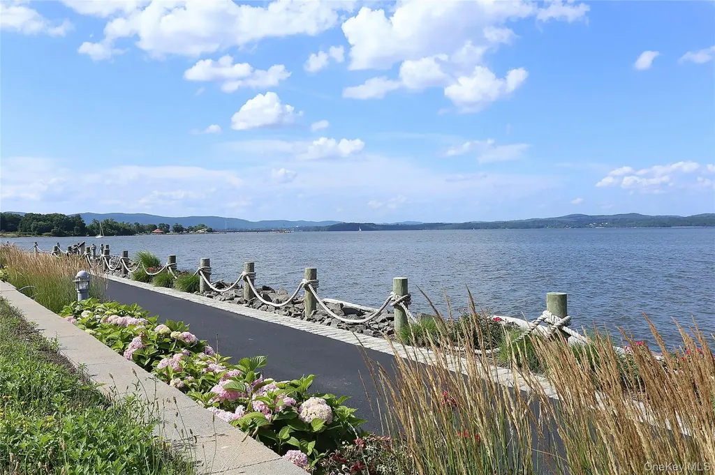 17 Harbor Pointe Drive Haverstraw NY 10927