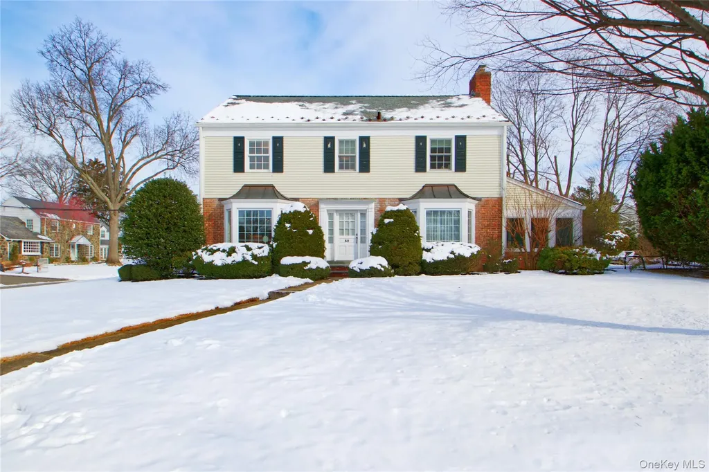 32 Barnard Place Manhasset NY 11030