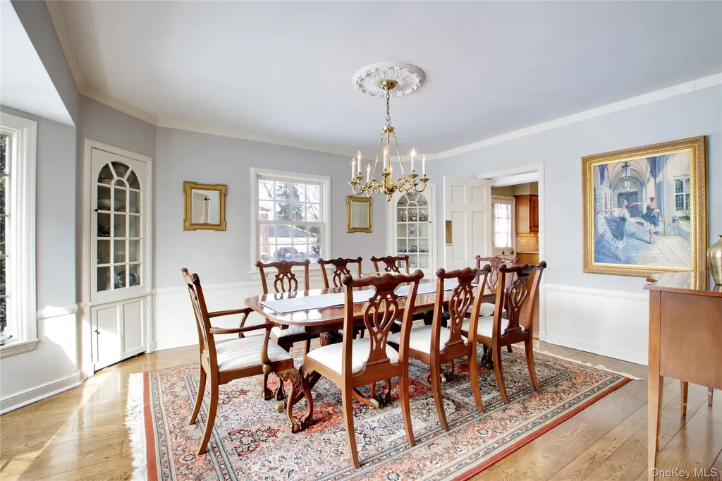 32 Barnard Place Manhasset NY 11030