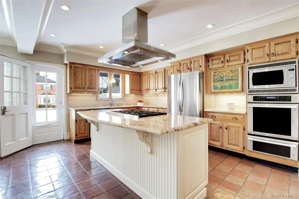 32 Barnard Place Manhasset NY 11030