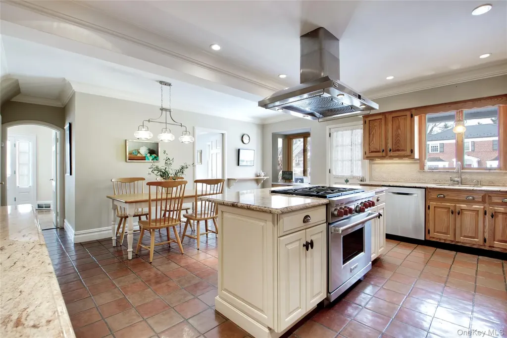 32 Barnard Place Manhasset NY 11030