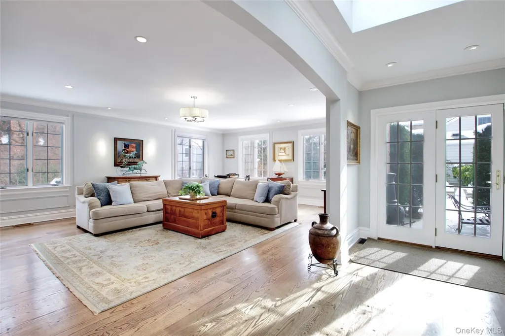 32 Barnard Place Manhasset NY 11030