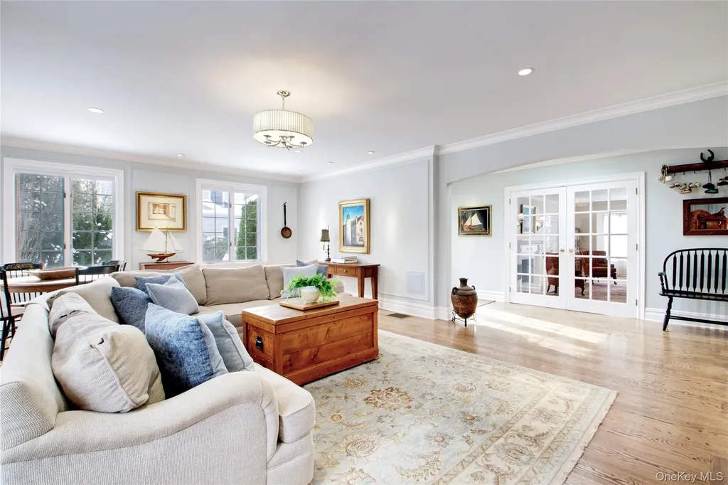 32 Barnard Place Manhasset NY 11030