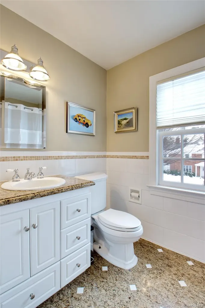 32 Barnard Place Manhasset NY 11030