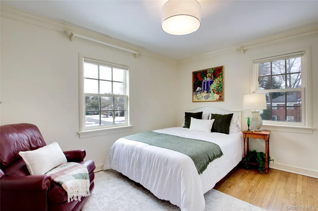 32 Barnard Place Manhasset NY 11030