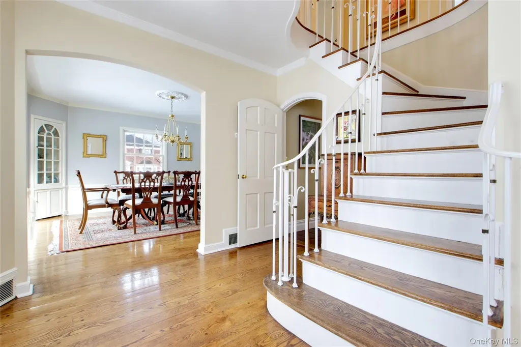32 Barnard Place Manhasset NY 11030