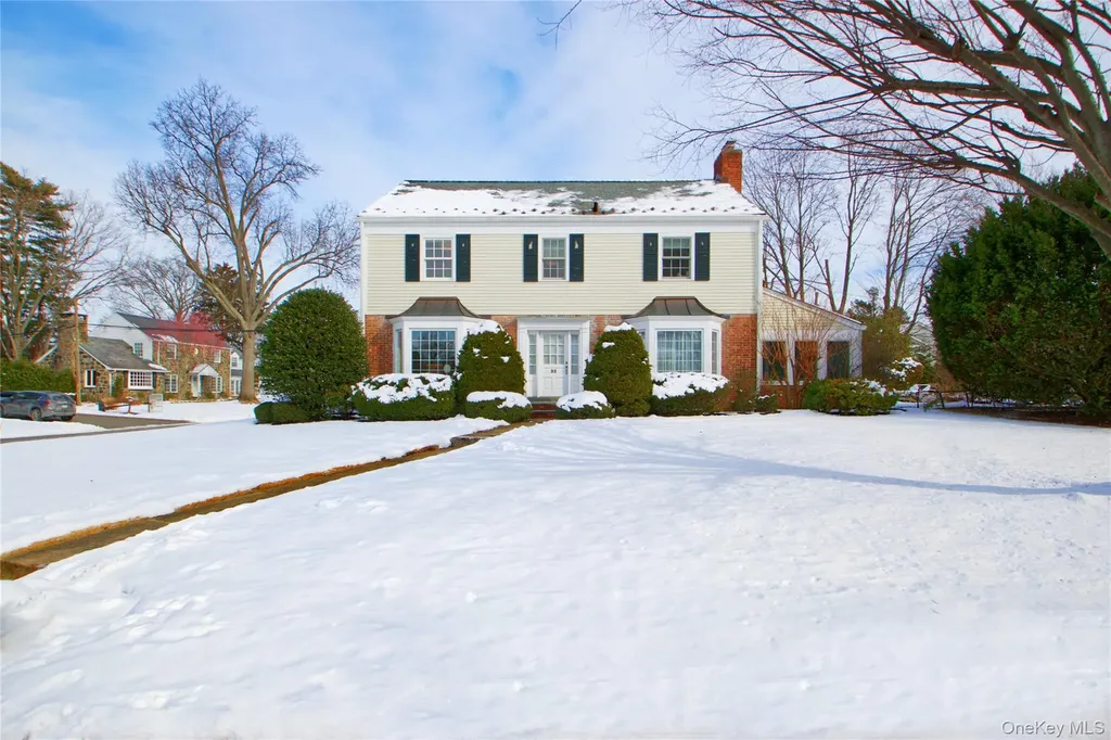 32 Barnard Place Manhasset NY 11030
