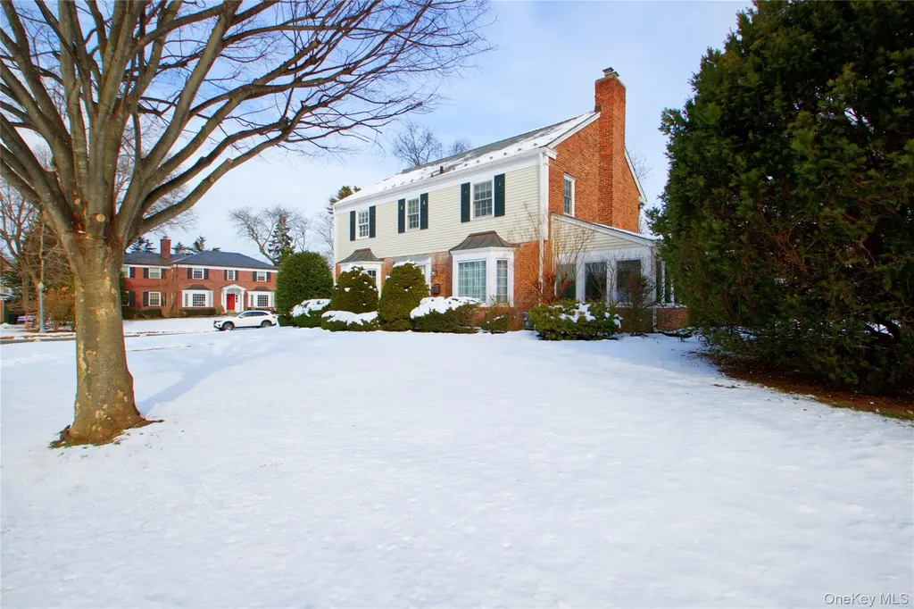 32 Barnard Place Manhasset NY 11030