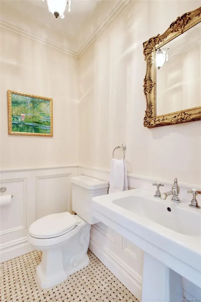 32 Barnard Place Manhasset NY 11030