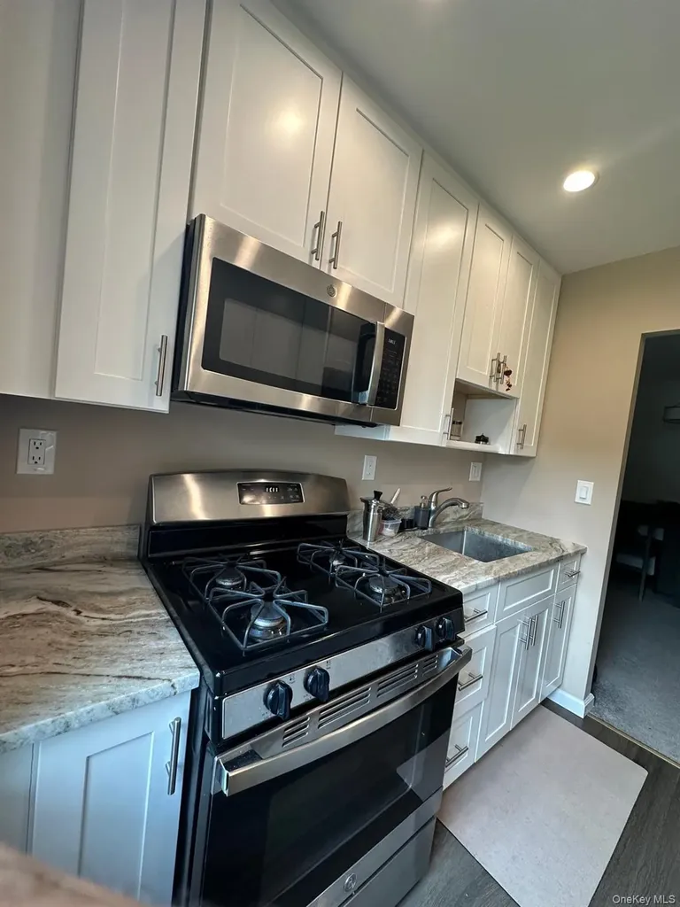 5 Oakdale Manor Suffern NY 10901