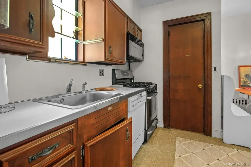 19 Surrey Lane Yonkers NY 10710