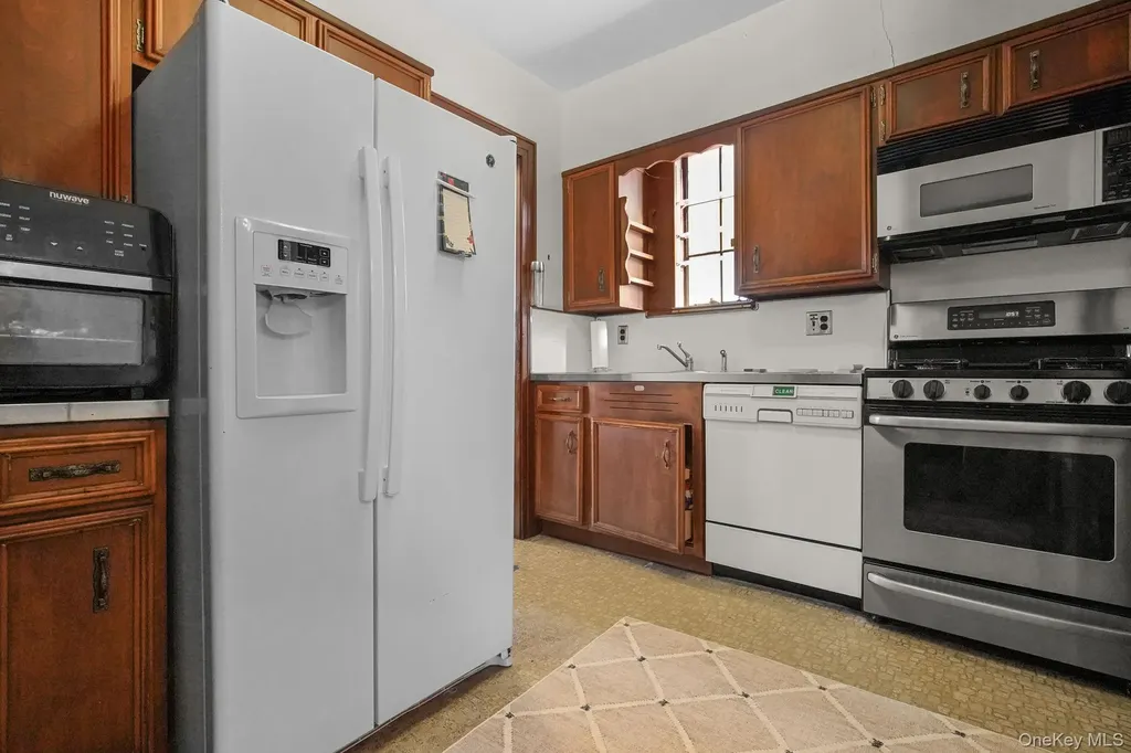 19 Surrey Lane Yonkers NY 10710