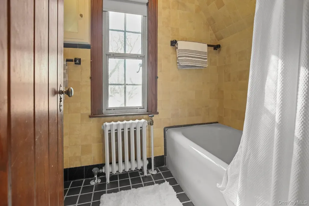 19 Surrey Lane Yonkers NY 10710
