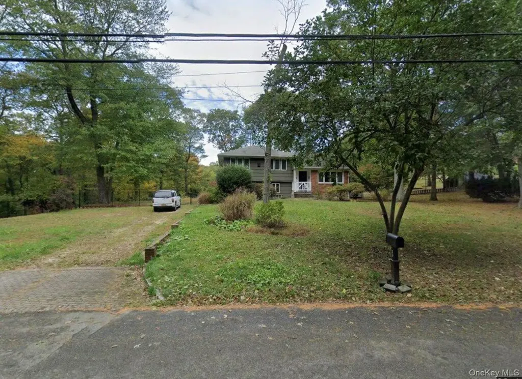13 Ingold Drive Dix Hills NY 11746