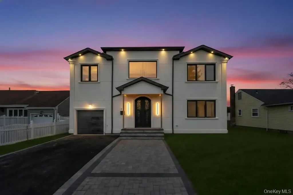 472 Farmranch Road E Bethpage NY 11714