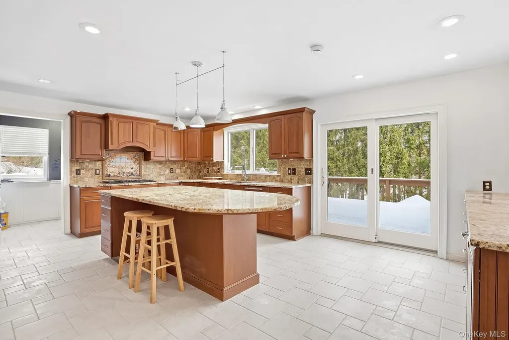 1010 Pine View New Windsor NY 12553
