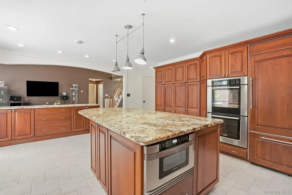 1010 Pine View New Windsor NY 12553