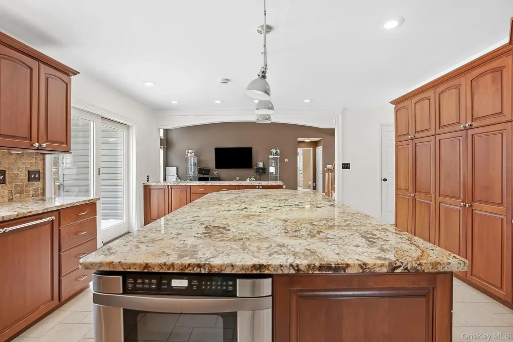 1010 Pine View New Windsor NY 12553