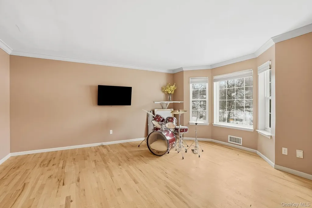 1010 Pine View New Windsor NY 12553
