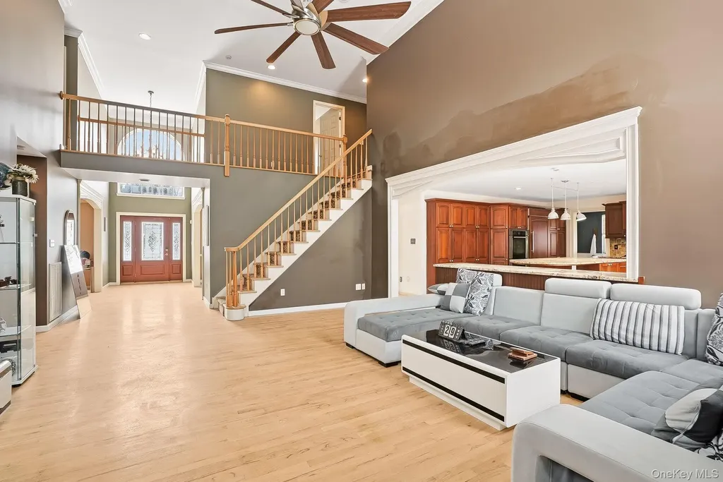 1010 Pine View New Windsor NY 12553