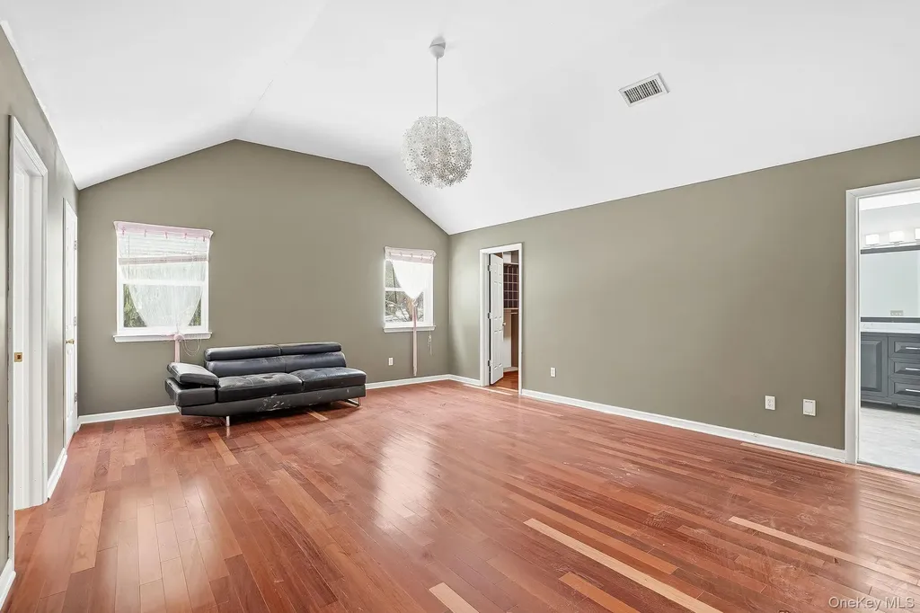 1010 Pine View New Windsor NY 12553