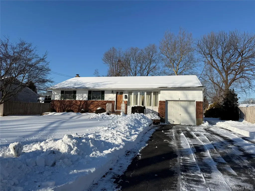 9 Hayrick Lane Commack NY 11725