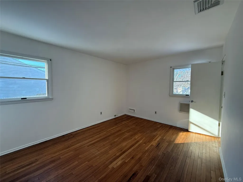9 Hayrick Lane Commack NY 11725