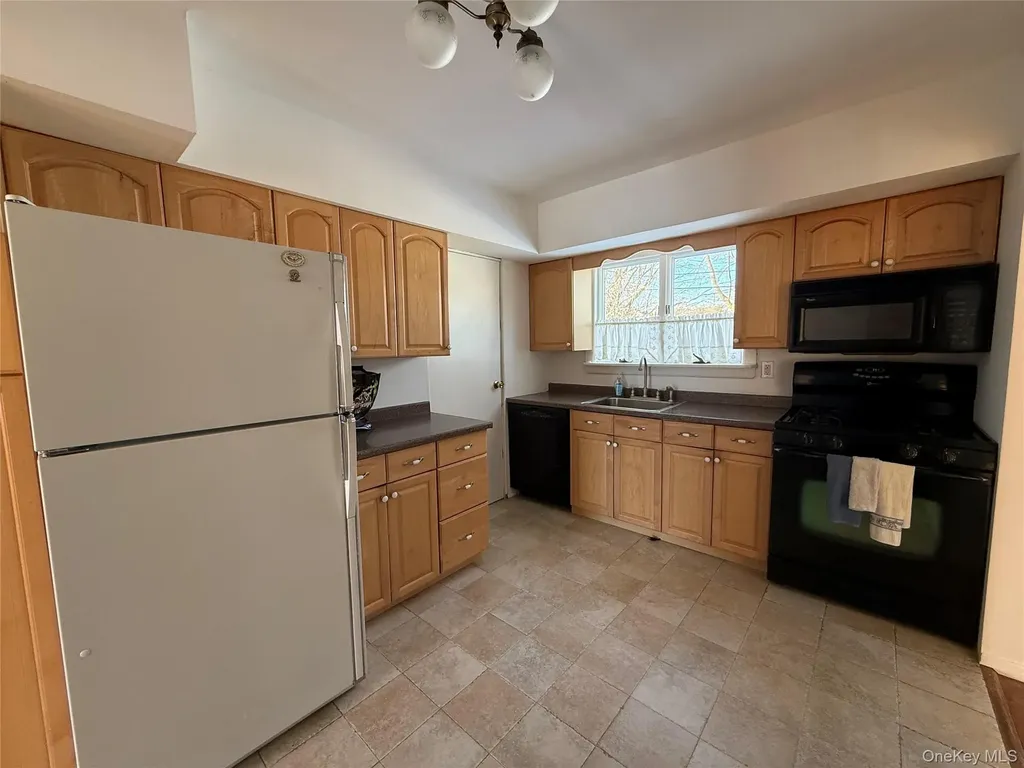 9 Hayrick Lane Commack NY 11725