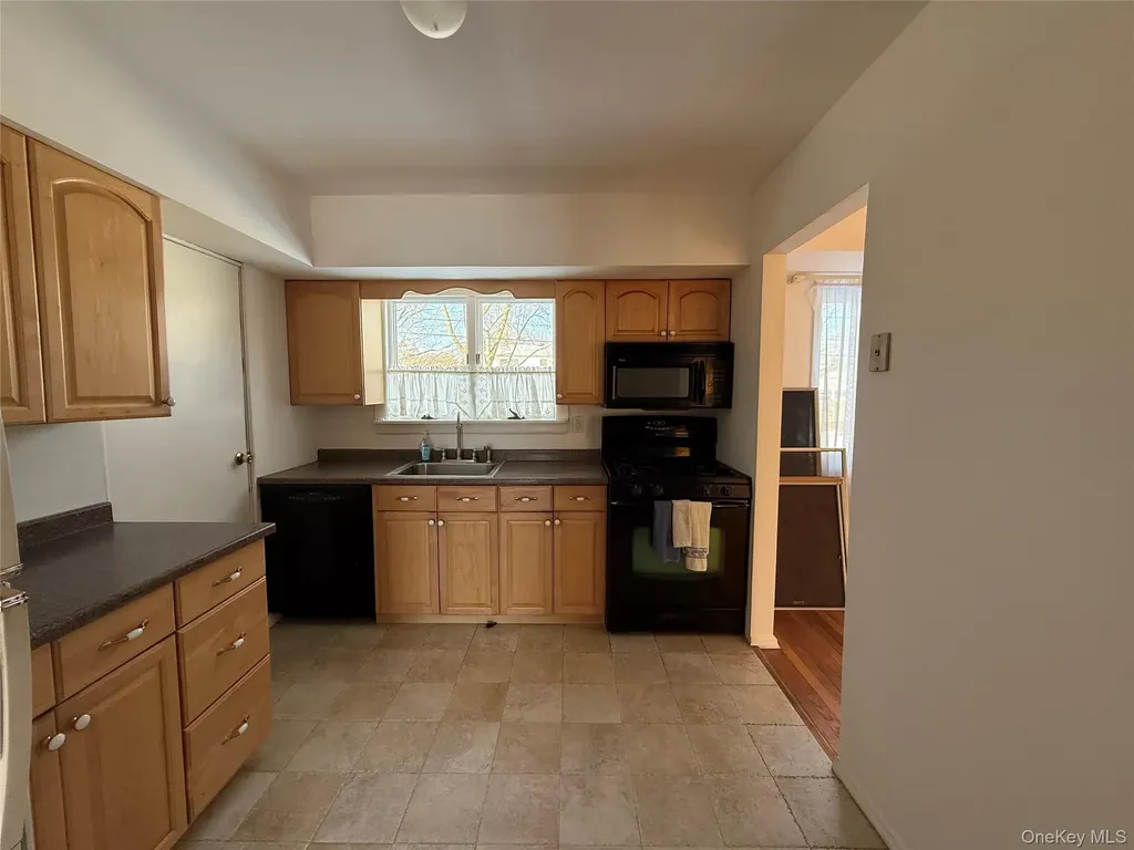 9 Hayrick Lane Commack NY 11725