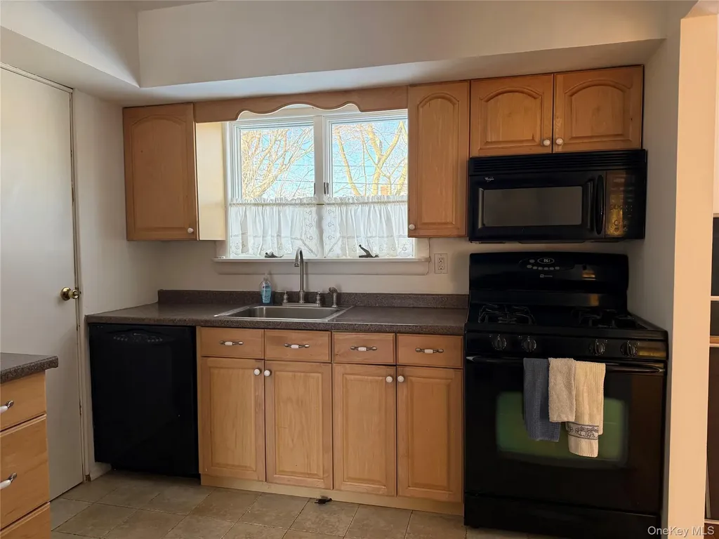 9 Hayrick Lane Commack NY 11725