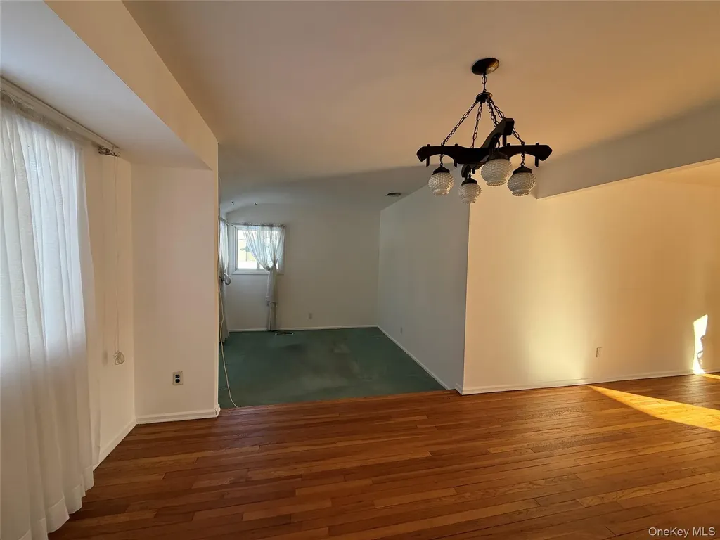 9 Hayrick Lane Commack NY 11725