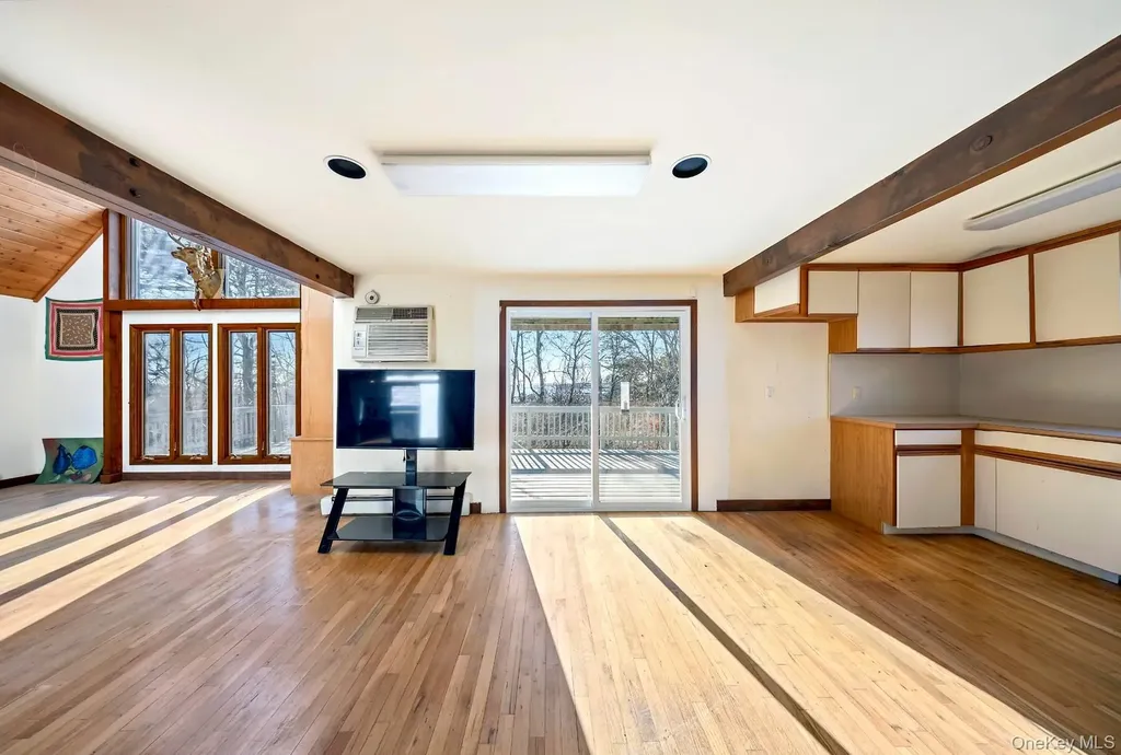 32 Old Canoe Place Road Hampton Bays NY 11946