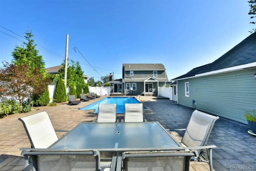 3 Berryhill Lane Bethpage NY 11714