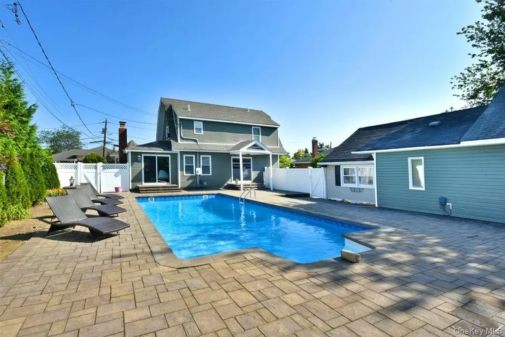 3 Berryhill Lane Bethpage NY 11714