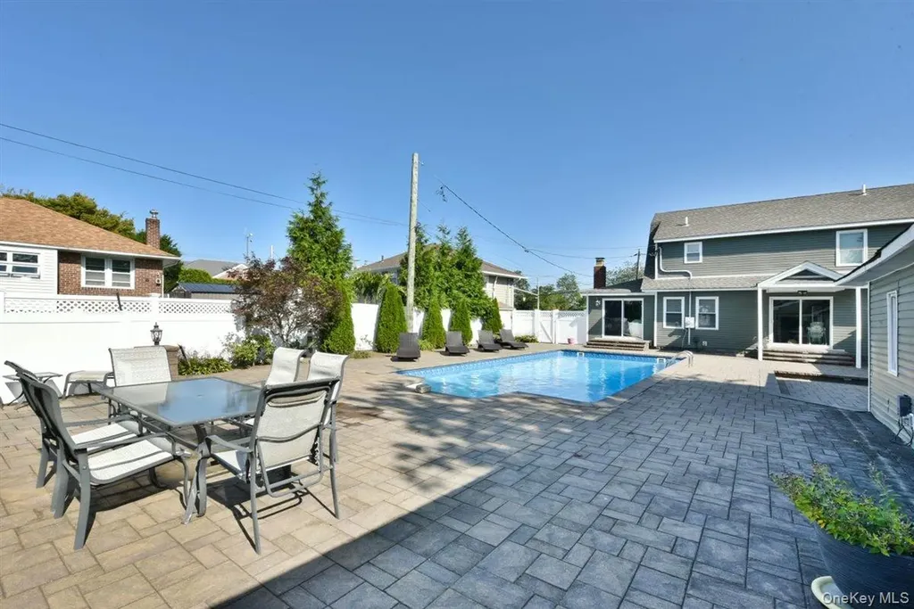 3 Berryhill Lane Bethpage NY 11714