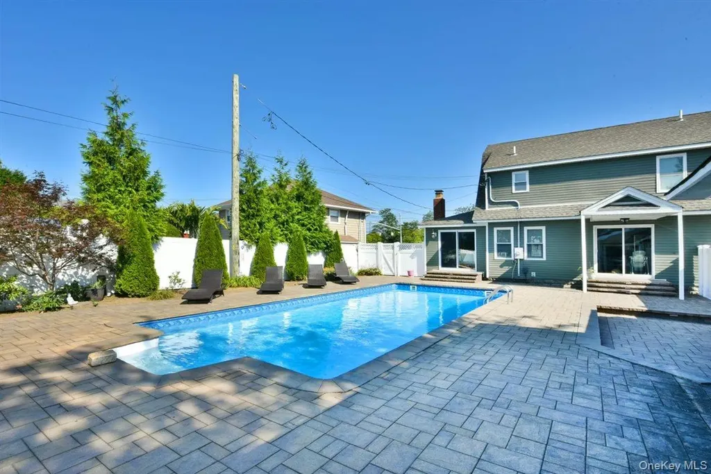 3 Berryhill Lane Bethpage NY 11714
