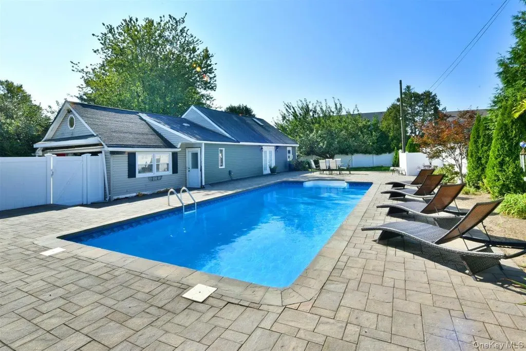 3 Berryhill Lane Bethpage NY 11714