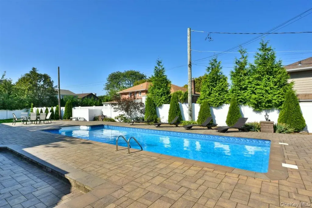 3 Berryhill Lane Bethpage NY 11714