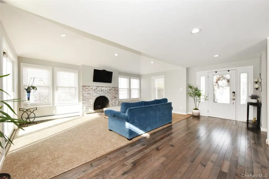 3 Berryhill Lane Bethpage NY 11714