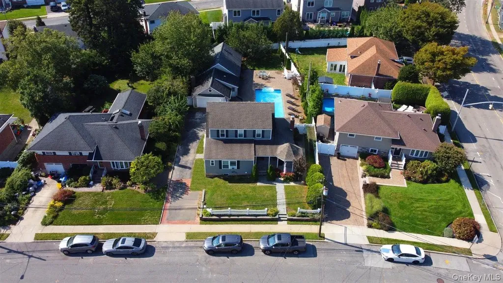 3 Berryhill Lane Bethpage NY 11714