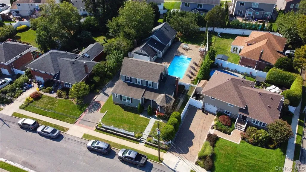 3 Berryhill Lane Bethpage NY 11714