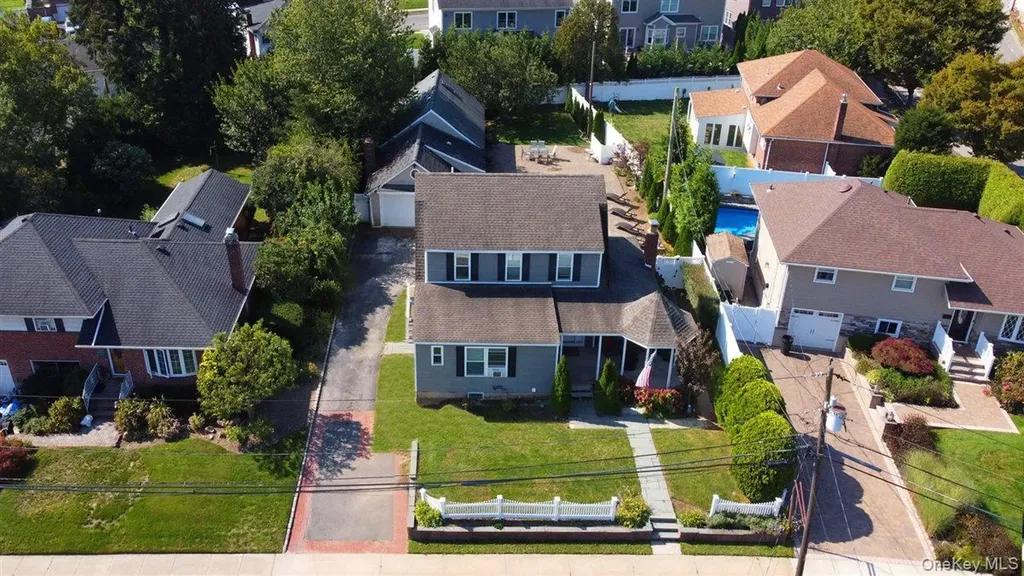 3 Berryhill Lane Bethpage NY 11714