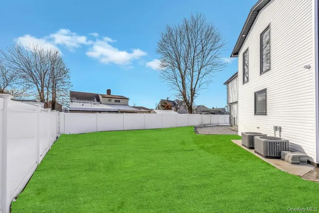 45 Ramble Lane Levittown NY 11756