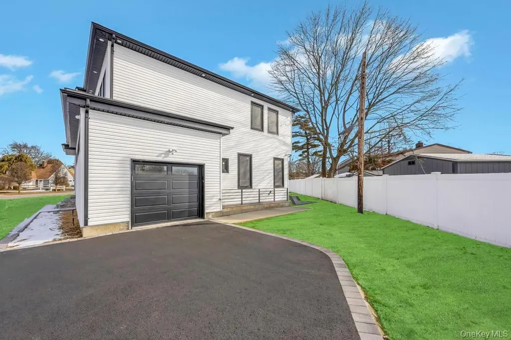 45 Ramble Lane Levittown NY 11756