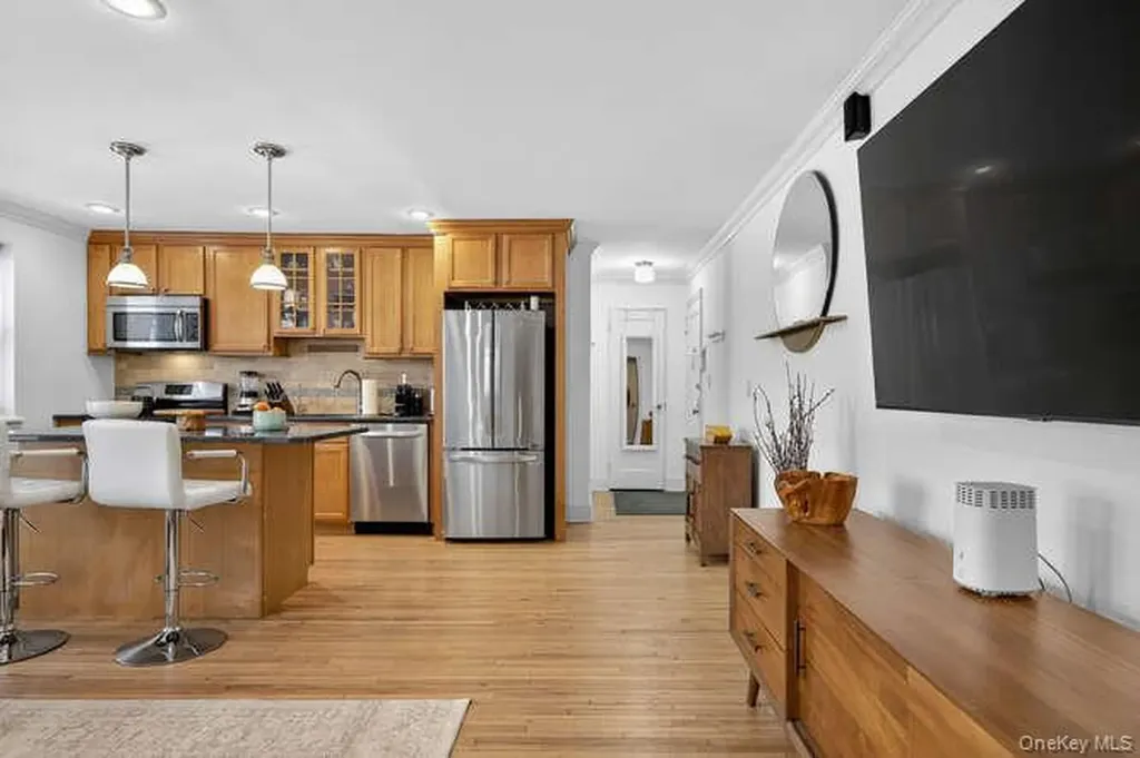 46 Terrace Circle Great Neck NY 11021