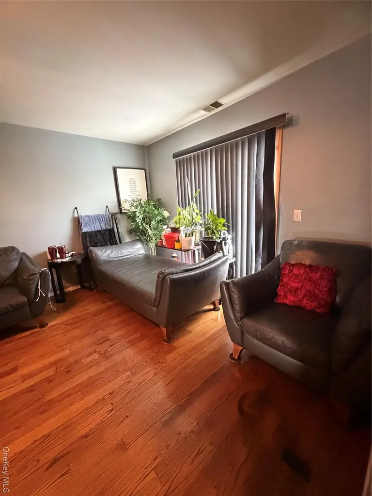 2712 Schleigel Boulevard Amityville NY 11701